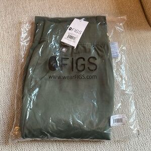 NWT figs high waisted Zamora scrub pants Small Tall moss